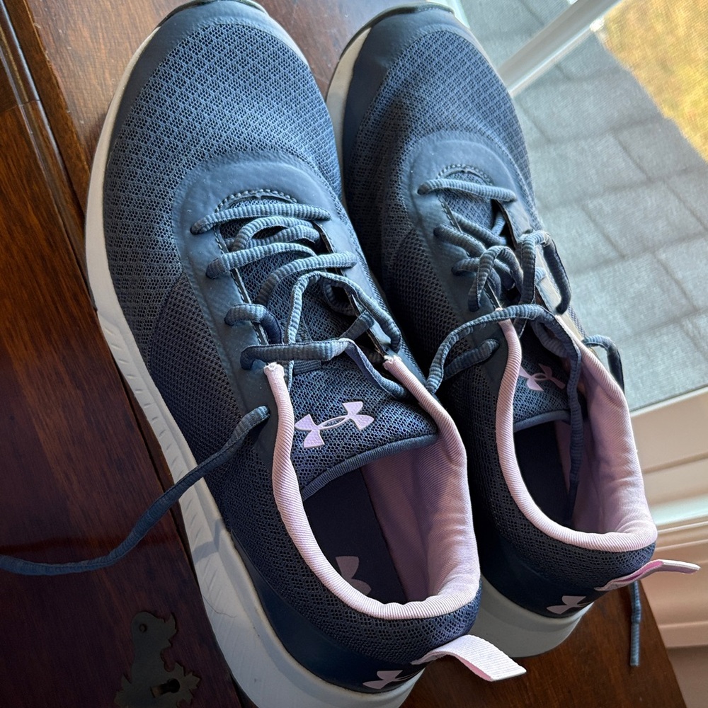 Under Armour Women's Aura Trainer Blue Sneakers- 9 Like new